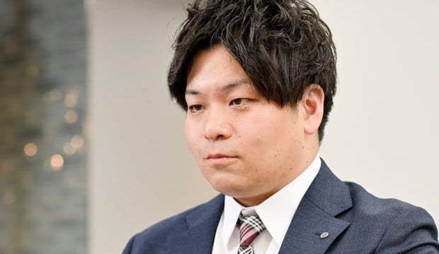 久保さんが仕事に集中している写真。