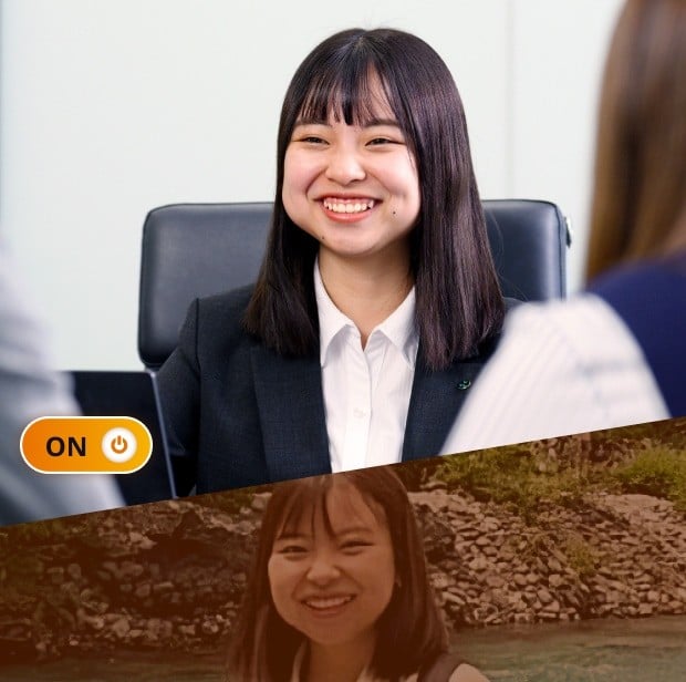 勤務中の生井さん。対面に座る2人のお客様と商談中。明るい笑顔をお客様の背中越しから撮影した写真。ON/OFFで言うところの「ON」状態