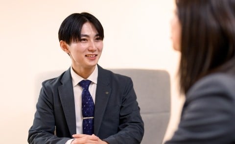 談笑中の鈴木さん